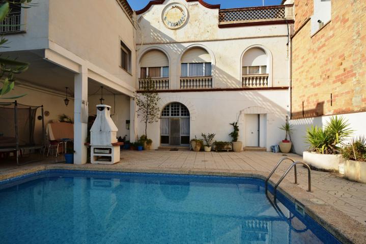 CASA EN VENDA AMB JARDÍ - PISCINA I DOS GARATGES A IGUALADA - PASSEIG photo 0