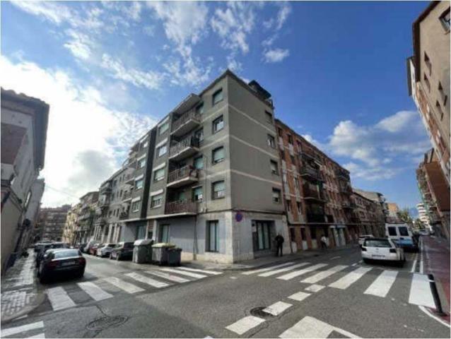 LOCAL COMERCIAL EN VENTA O ALQUILER EN MANRESA photo 0