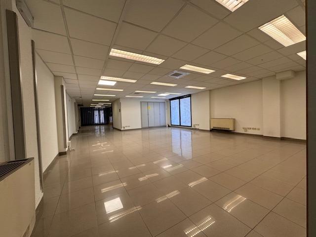 LOCAL COMERCIAL EN VENTA O ALQUILER EN MANRESA photo 0