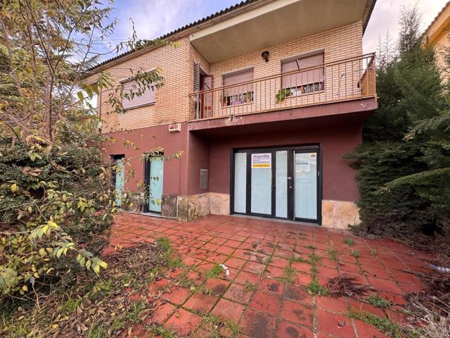 LOCAL COMERCIAL EN VENTA O ALQUILER EN LA TORRE DE CLARAMUNT photo 0