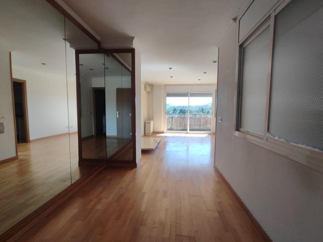 PIS EN VENDA A CERVELLÓ - 3 HABITACIONS - TERRASSA - PÀRQUING I TRASTER photo 0