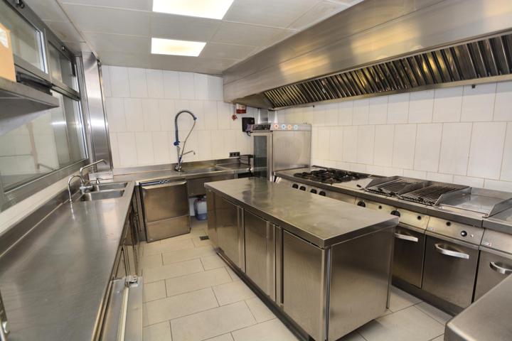 LOCAL COMERCIAL EN VENDA O LLOGUER, EQUIPAT – IDEAL PER RESTAURANT AL CENTRE D’IGUALADA photo 0