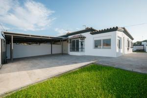 ESPECTACULAR CHALET EN LOS GALLOS photo 0