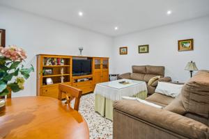 Acogedora Casa en Chiclana de la Frontera con Patio y Garaje Privado photo 0
