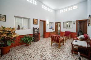 Acogedora Casa en Chiclana de la Frontera con Patio y Garaje Privado photo 0