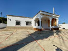 CHALET HIPOTECABLE CON 4.000 METROS DE PARCELA Y DOS CHALETS photo 0