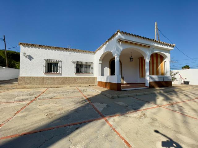 CHALET HIPOTECABLE CON 4.000 METROS DE PARCELA Y DOS CHALETS photo 0