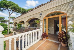 Espectacular Chalet en Chiclana de la Frontera con Piscina Privada y Amplios Espacios photo 0