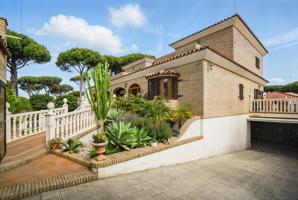 Espectacular Chalet en Chiclana de la Frontera con Piscina Privada y Amplios Espacios photo 0
