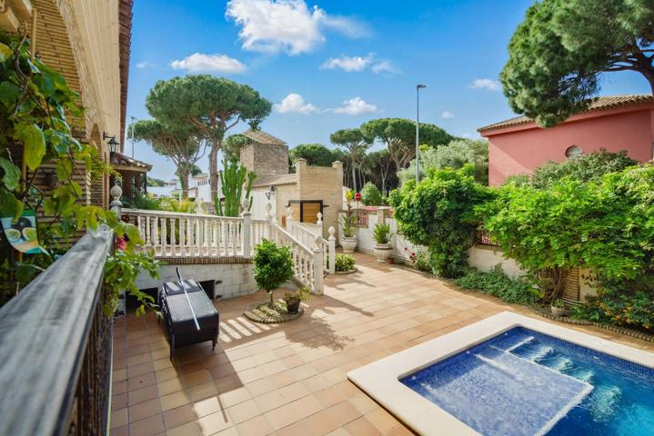 Espectacular Chalet en Chiclana de la Frontera con Piscina Privada y Amplios Espacios photo 0