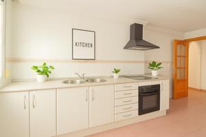 PISO MUY LUMINOSO A 5 MINUTOS DE LA PARADA DEL TRANVÍA photo 0