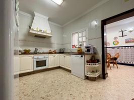 Amplia casa con garaje y azoteas transitables en la zona de Mayorazgo photo 0