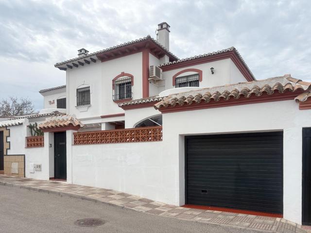 MAGNIFICO CHALET PAREADO EN JARDINES DEL MARQUESADO EN CHICLANA photo 0