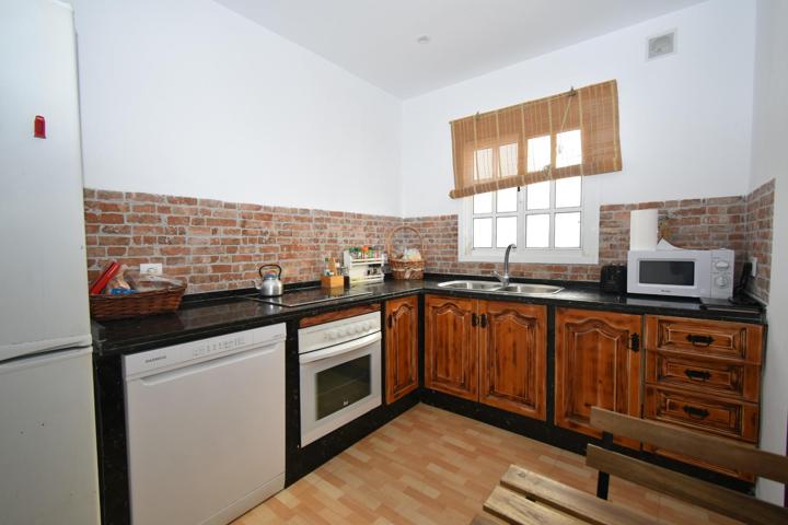 Amplia y luminosa vivienda 3 dormitorios 2 baños + trastero y 100 m2 solarium photo 0