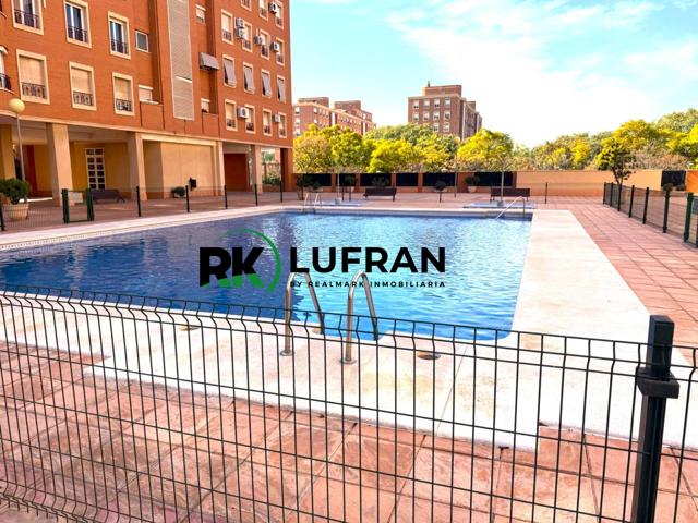 Piso con urbanización y garaje en ciudad jardín photo 0