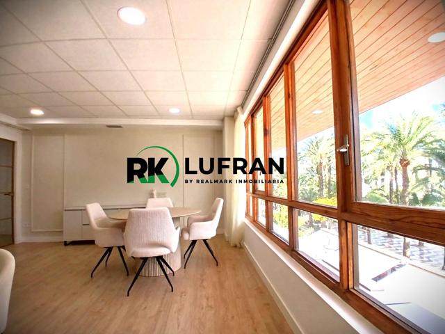 DESPACHO EN EXPLANADA DE ESPAÑA - PUERTO DEPORTIVO photo 0