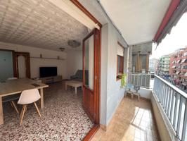 Amplio piso de 145 m² con balcón photo 0