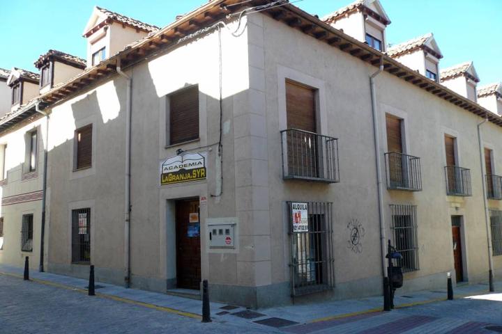 Local en alquiler en pleno centro de San Ildefonso photo 0
