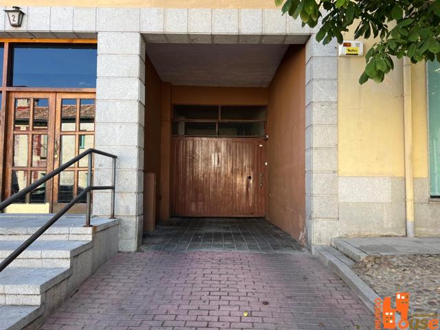 Plaza de garaje en alquiler en el centro de San Ildefonso photo 0