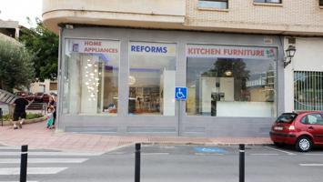 Fantástico local comercial en pleno corazón de Alfaz del Pi. Reformado y con 5 escaparates. photo 0