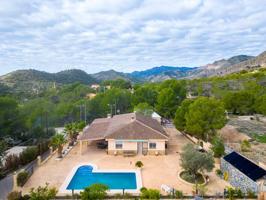 Preciosa finca Chalet con 4 dormitorios y 3.000 m2 de parcela vallada el la Robella photo 0