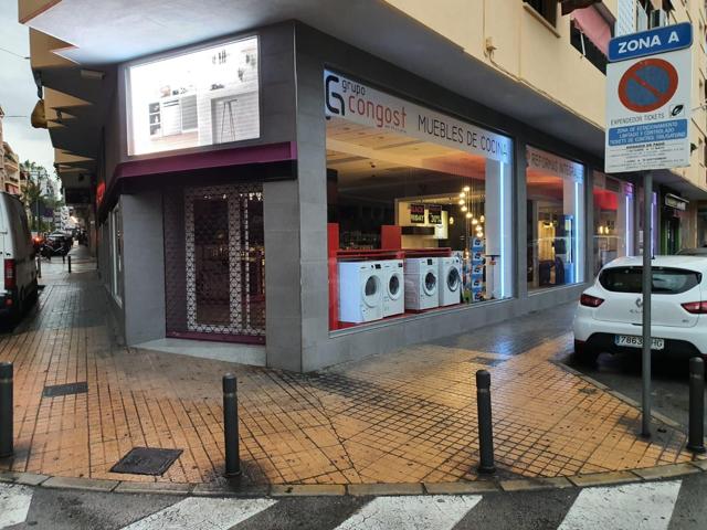Se Vende- Local en Benidorm con 7 escaparates photo 0