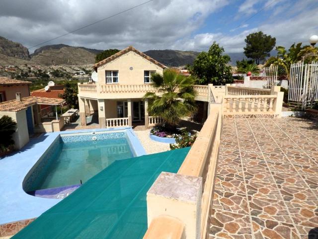SE VENDE GRAN CHALET EN BELLA ORCHETA photo 0