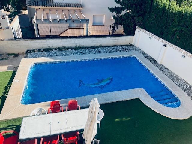 Se vende Chalet pareado en zona del Albir photo 0