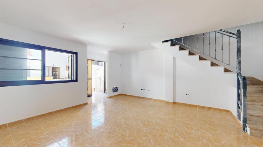 ADOSADOS EN GUIMAR A ESTRENAR!!! photo 0