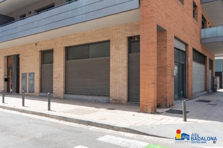 Local Comercial de 340 m², en Alquiler sup. comercial 160 m², sup. almacen  180 m² photo 0