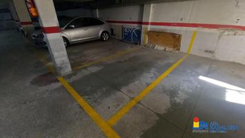 Plaza de Parking en alquiler en la zona de Progrés photo 0