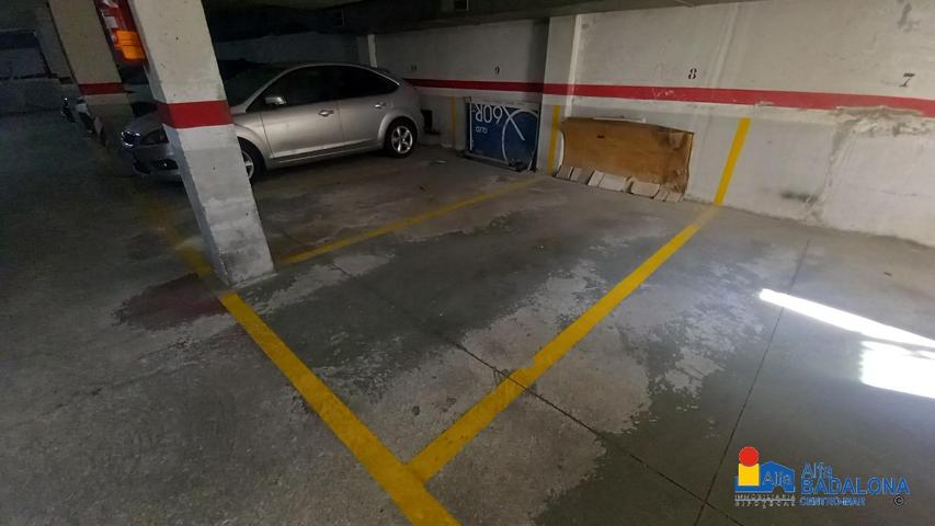 Plaza de Parking en alquiler en la zona de Progrés photo 0