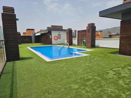 Excelente piso de 2 dormitorios con 2 baños, garaje, trastero y piscina comunitaria a precio genial photo 0