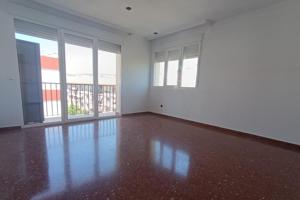 ¿Buscas una vivienda de 3 dormitorios, luminosa, con vistas, amplia y reformada? photo 0