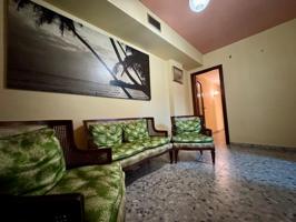 EXCELENTE UBICACIÓN: PISO DE 4 DORMITORIOS CON TERRAZA, EN EL CENTRO photo 0