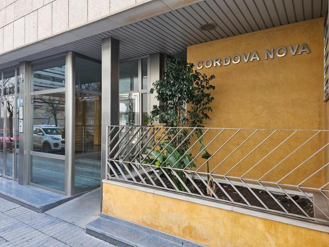 Si quieres una ubicación excelente, un piso amplio y listo para entrar, aquí lo tienes. Y con garaje photo 0