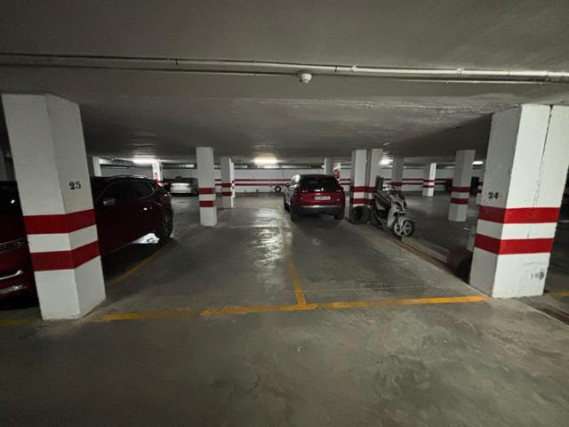 ¡ SE VENDE PLAZA DE GARAJE CÉNTRICA Y OPCIONAL OTRA CONTIGUA! photo 0