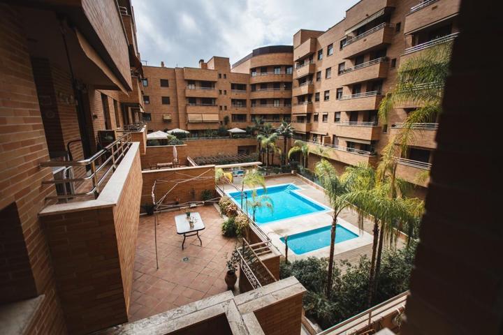 MAGNIFICA VIVIENDA, SITUADA EN AVDA. CAÑITO BAZAN. 3 DORMITORIOS, 2 BAÑOS, COCHERA, TRAST y PISCINA. photo 0