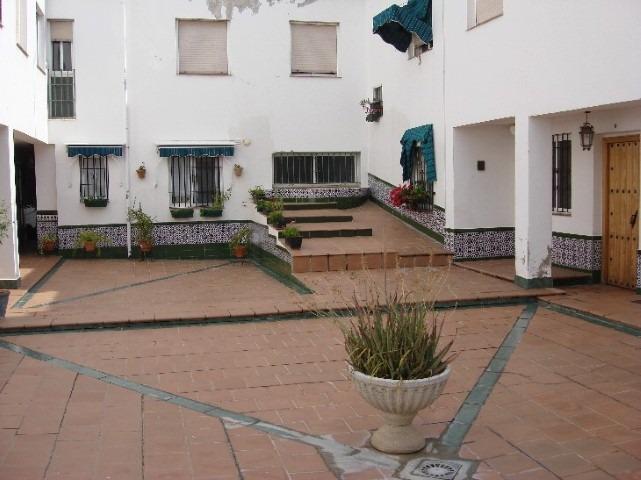 ADOSADO CON COCHERA ENTRE SAN PEDRO Y LA FACULTAD DE DERECHO photo 0