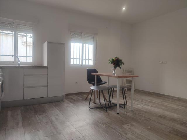 Piso en Avenida Libia, planta baja con patio. photo 0