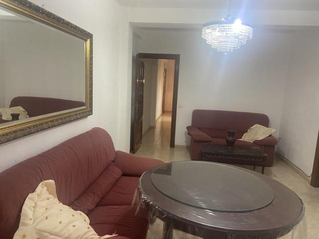 Piso junto a avda. El Cairo. Primera Planta con ascensor. Tres dormitorios. photo 0