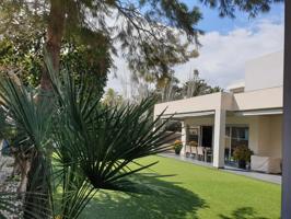 IMPRESIONANTE CHALET CON PISCINA PRIVADA EN JACARILLA photo 0