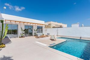 VILLA DE 3 DORMITORIOS CON PISCINA PRIVADA EN BENIJOFAR photo 0