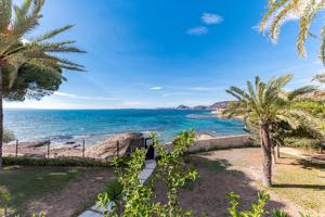 VILLA DE LUJO EN PRIMERA LÍNEA DE PLAYA VISTAS AL MAR photo 0