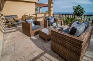 Apartamento de dos dormitorios con vistas al mar, en urbanización de lujo. photo 0