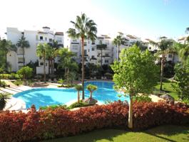 Apartamento en planta baja de dos dormitorios en urbanización con salida directa a la playa. photo 0