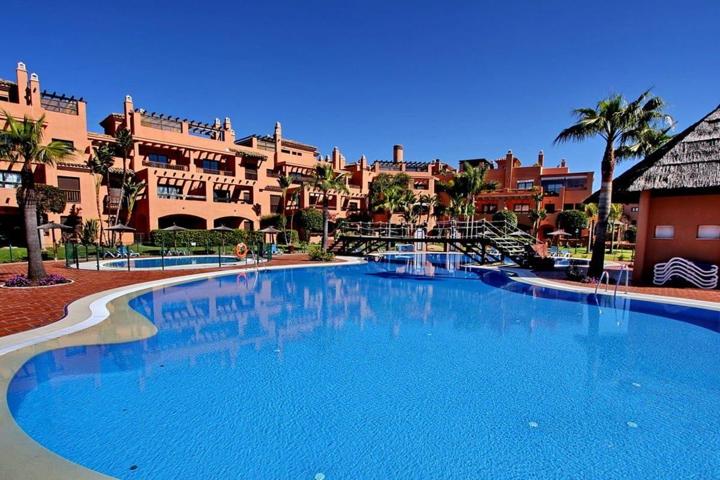 Apartamento de dos dormitorios en segunda línea de playa. photo 0