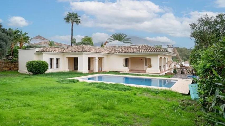 Villa de lujo con cuatro dormitorios junto al golf. photo 0