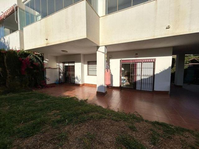 Apartamento de tres dormitorios con jardín, cercano al golf. SUBASTA!! photo 0