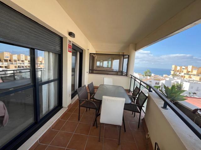 Apartamento de dos dormitorios con vistas al mar, en segunda línea de playa. photo 0